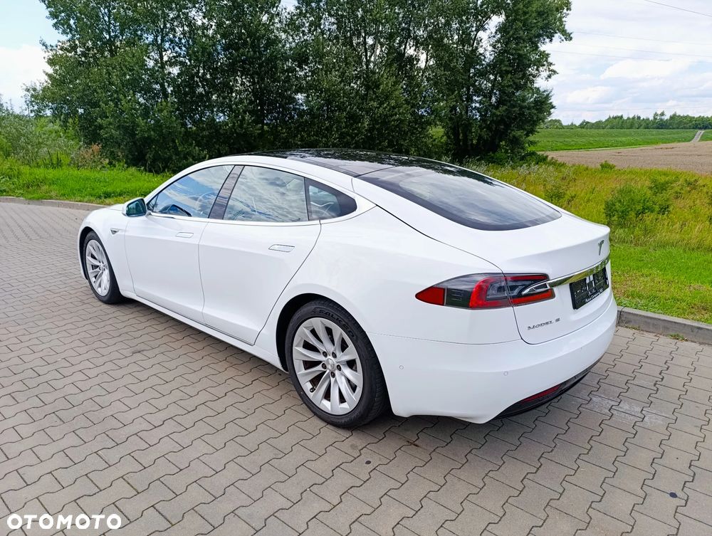 Tesla Model S - 6