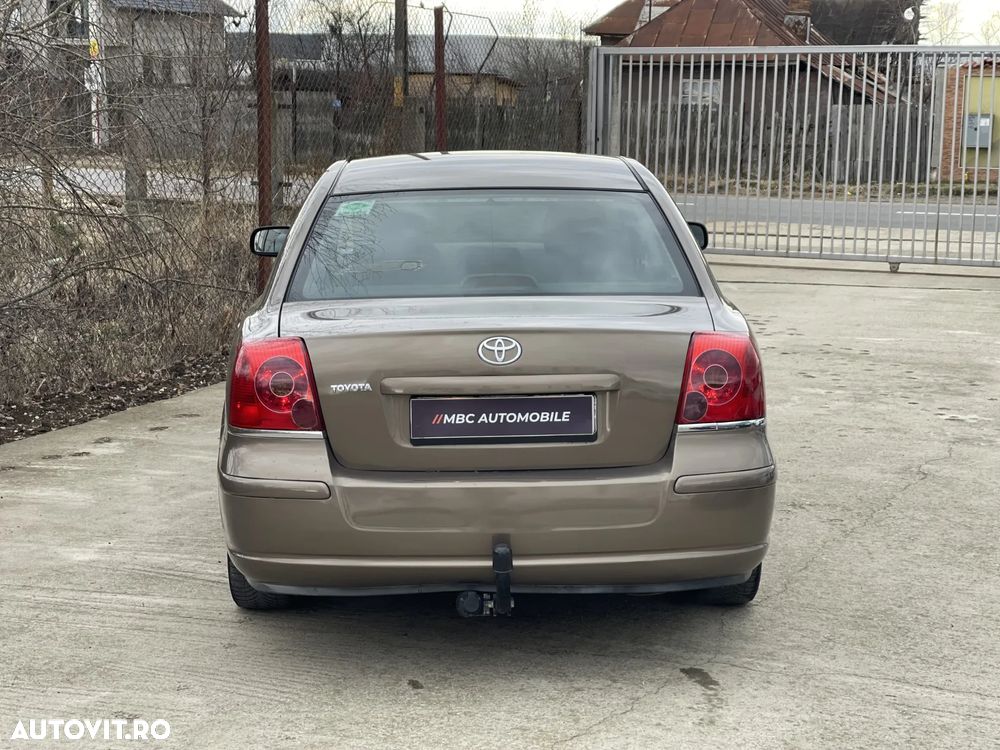 Toyota Avensis 1.6 Sdn. Sol - 4