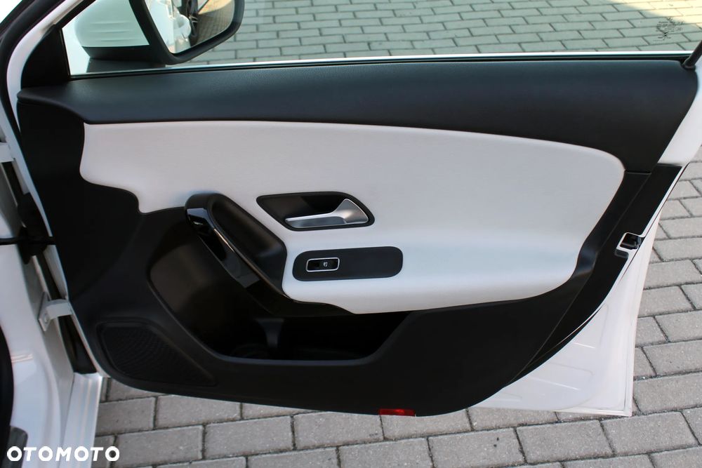 Mercedes-Benz Klasa A 160 Edition 19 - 18