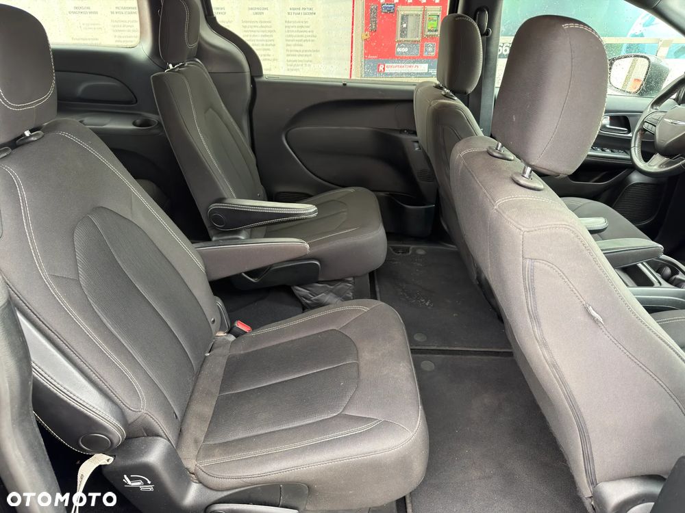 Chrysler Pacifica - 15