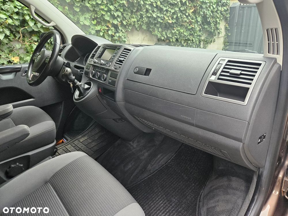 Volkswagen Multivan - 16