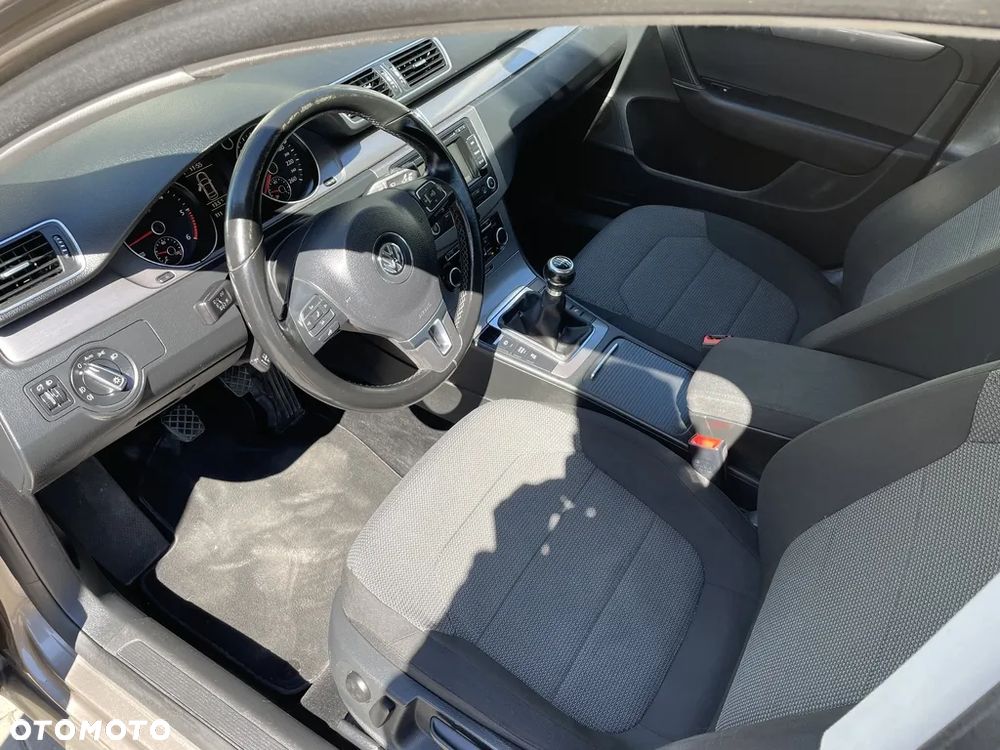 Volkswagen Passat 2.0 TDI DPF BlueMotion Technology Highline - 11
