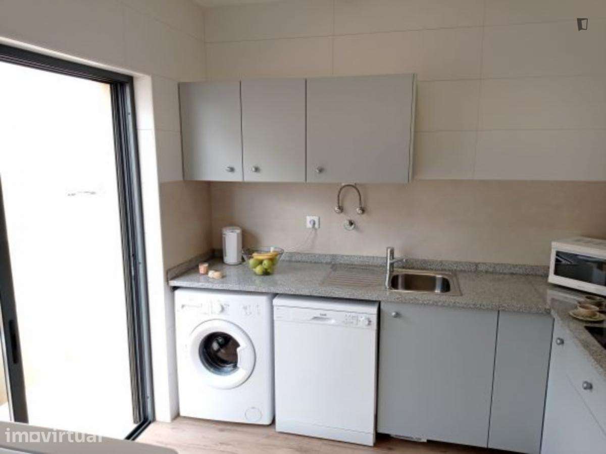 Casa com 3 quartos - localizado em Lagos - Grande imagem: 3/25