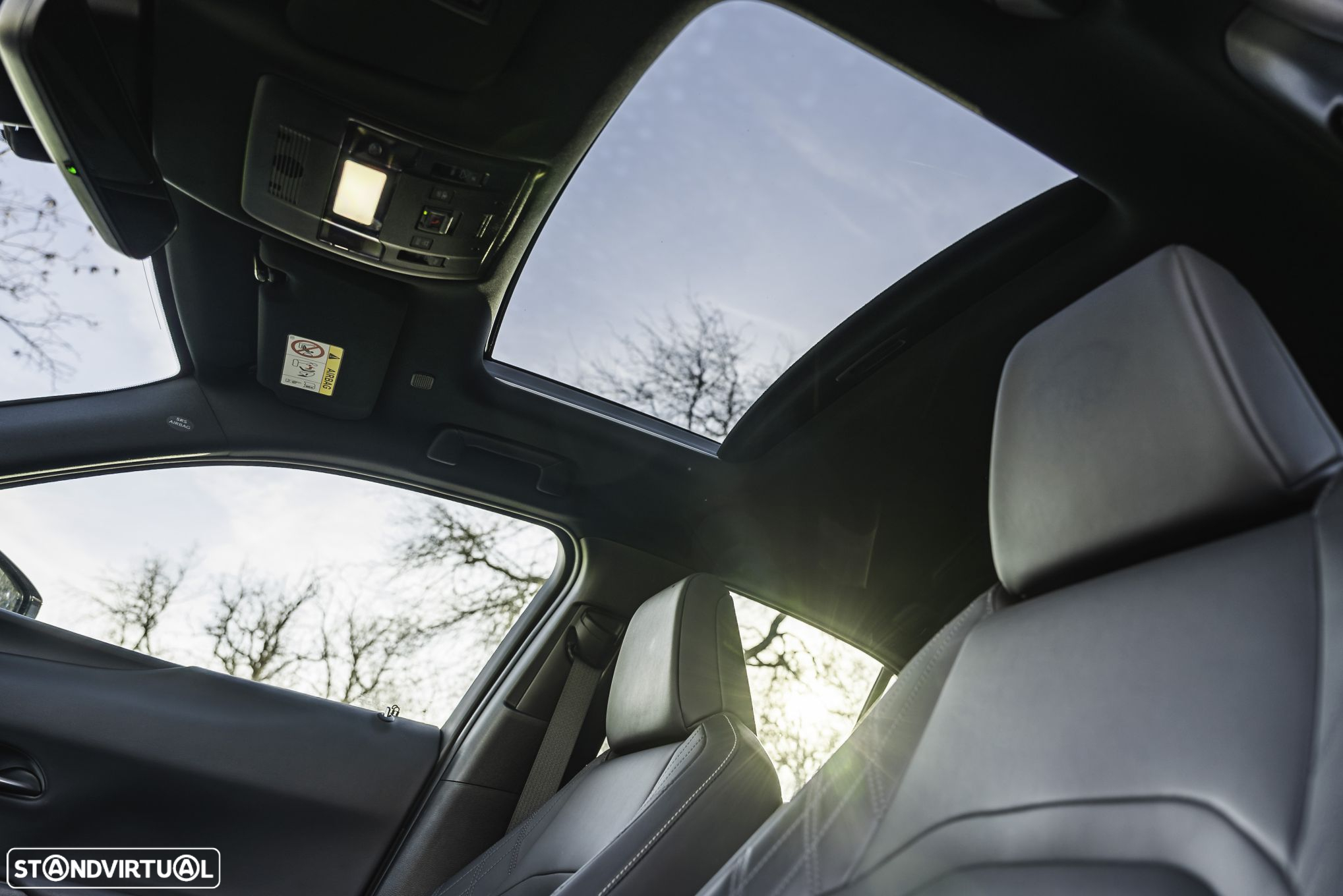 Lexus ux-250h - 28