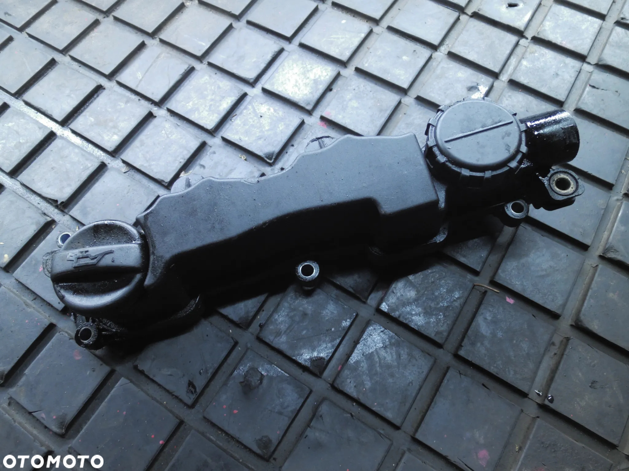 1.6HDI 1.6TDCI POKRYWA ZAWORÓW 9651815680 PEUGEOT CITROEN FORD VOLVO MAZDA POSIADAM 2SZT - 4