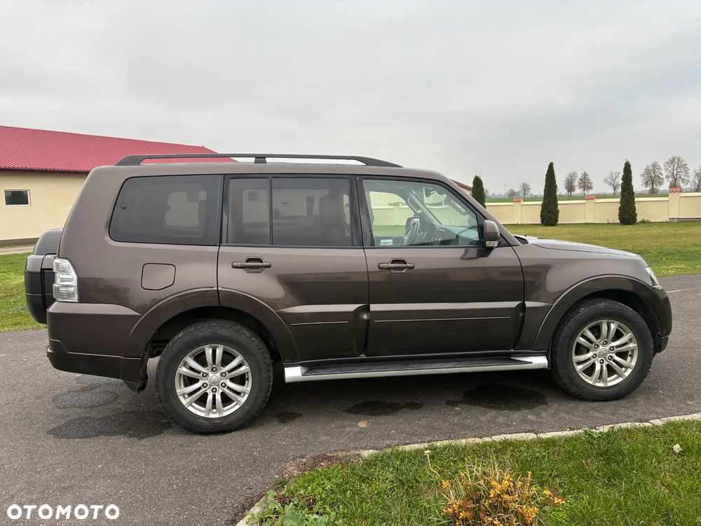 Mitsubishi Pajero 2017 photo 2