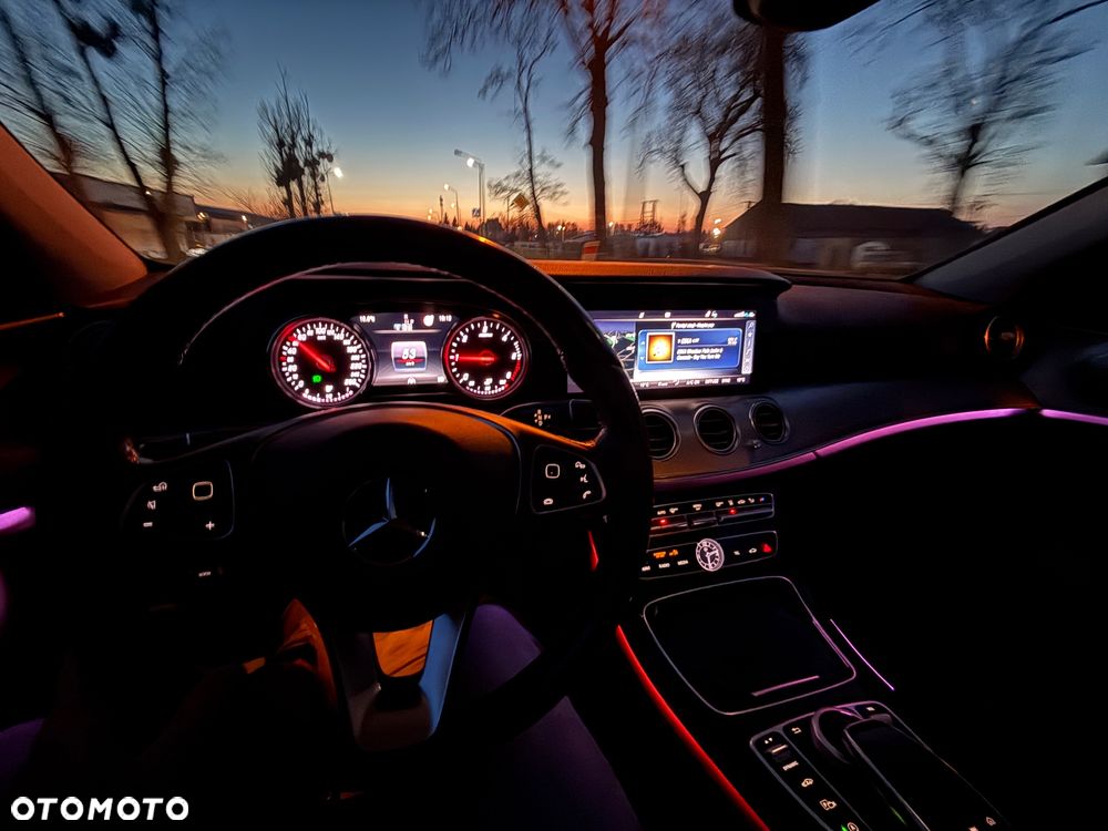 Mercedes-Benz Klasa E 350 d 4-Matic 9G-TRONIC - 16