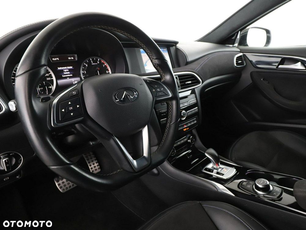 Infiniti Q30 2.0t Sport AWD 7DCT - 15