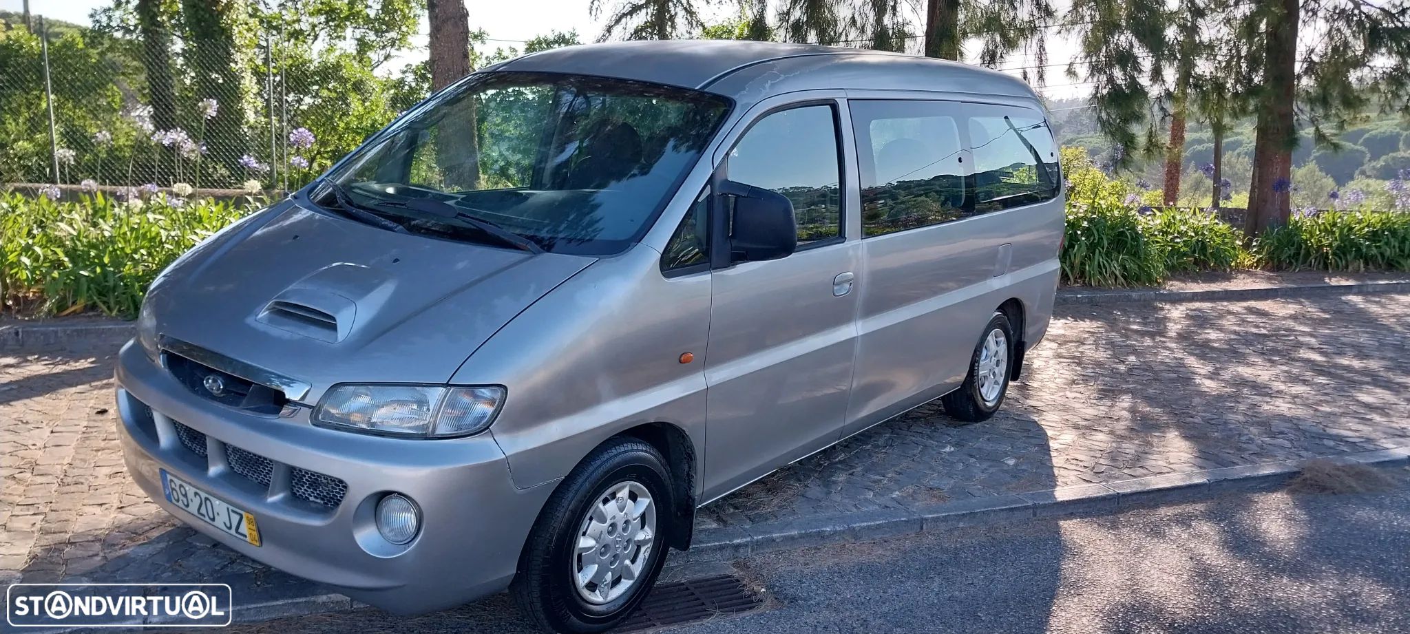 Hyundai H-1 Starex - 1