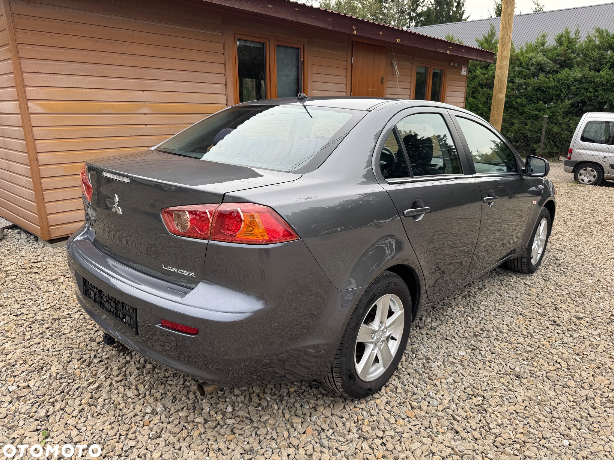 Mitsubishi Lancer 1.8 CVT Invite - 4
