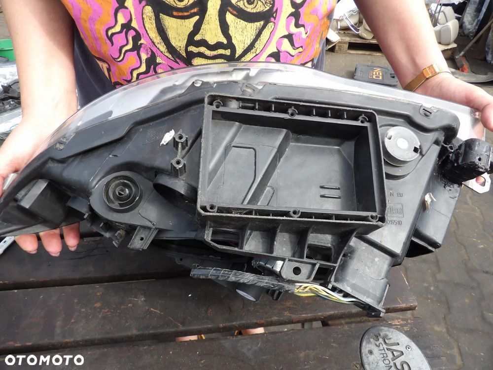 BMW - E87 - LIFT - PRAWA LAMPA PRZEDNIA - ORYGINAŁ - EUROPA - 7263640 - 7