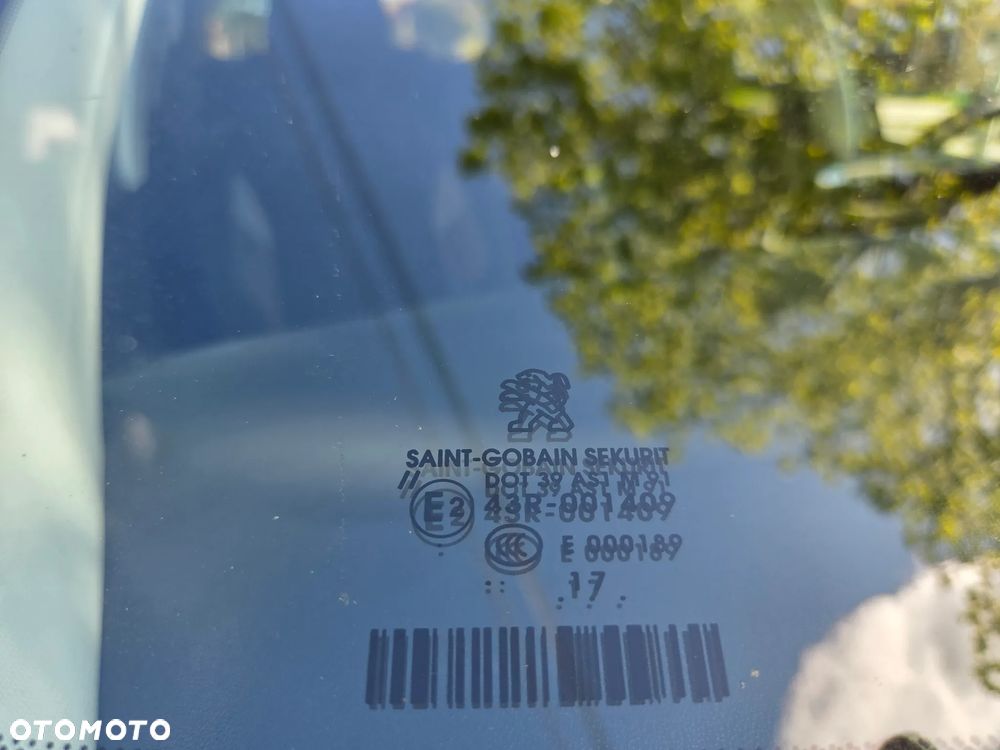 Peugeot 2008 1.2 Pure Tech Style EU6 - 27
