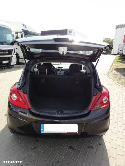 Opel Corsa 1.2 16V Cosmo - 11