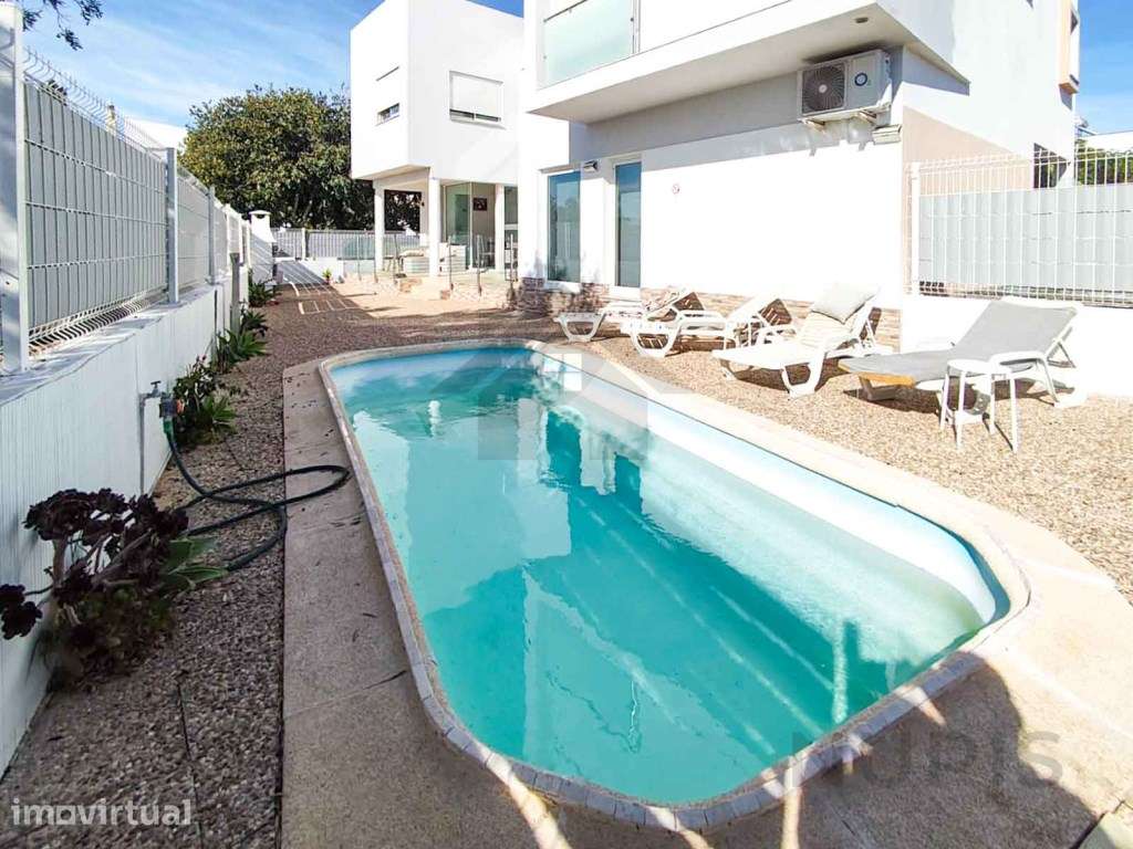 Moradia T4 com piscina par venda em Portimão - Grande imagem: 2/47