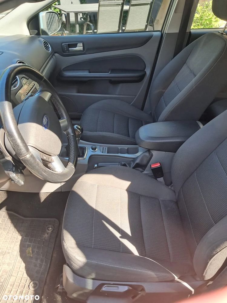Ford Focus 1.8 Style+ - 8