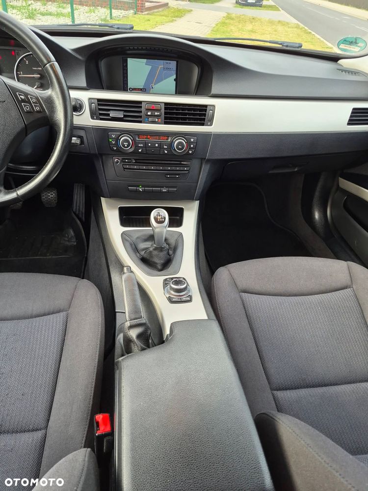BMW Seria 3 318d - 16