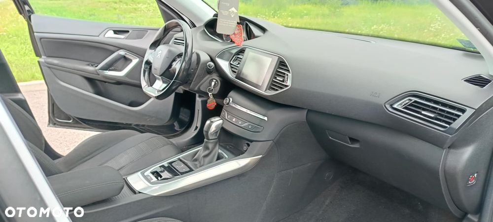 Peugeot 308 BlueHDi 150 EAT6 Stop & Start Allure - 26