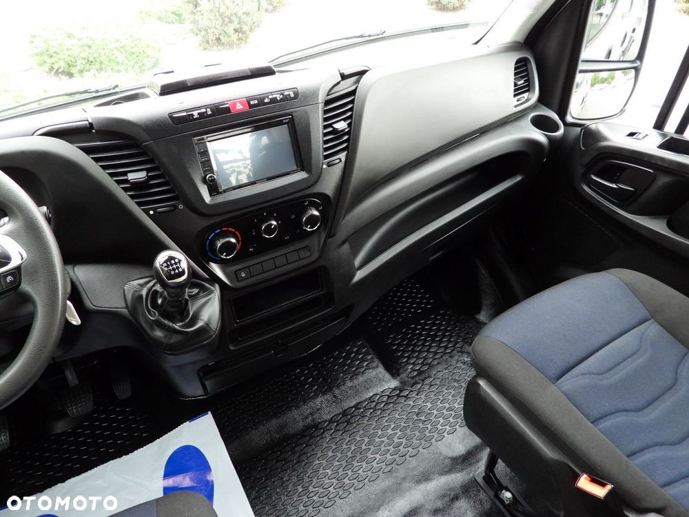 Iveco DAILY 35C16 WYWROTKA PODWÓJNA KABINA DOKA 6 MIEJSC TEMPOMAT NAWIGACJA BLIŹNIACZE KOŁA KLIMATYZACJA HDS - 33