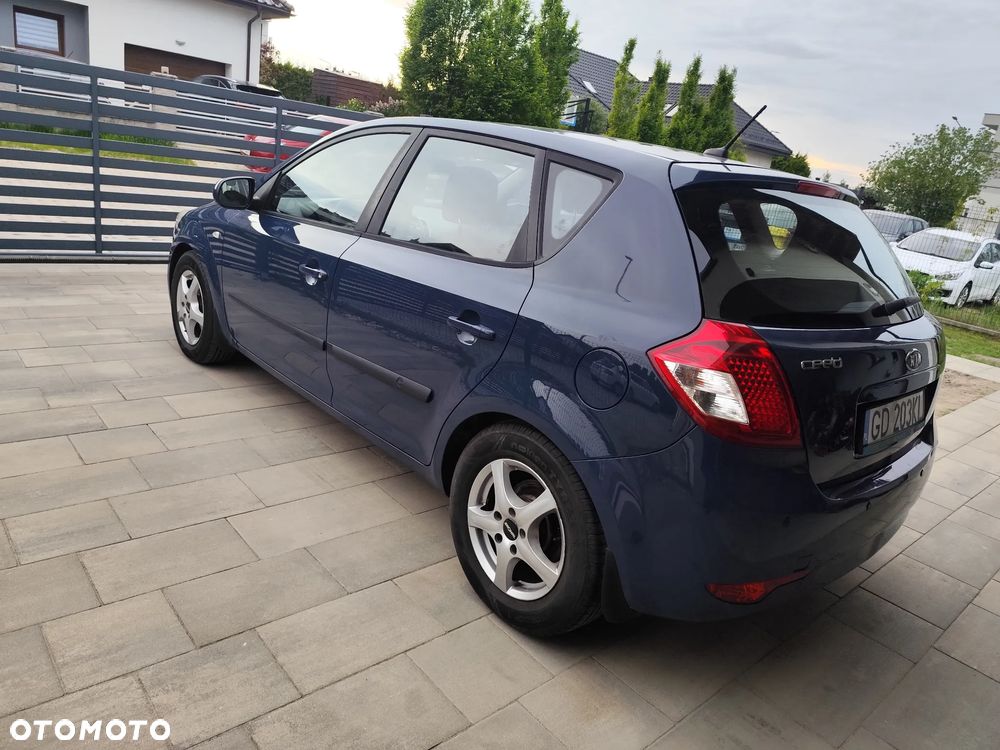 Kia Ceed 1.6 L - 14
