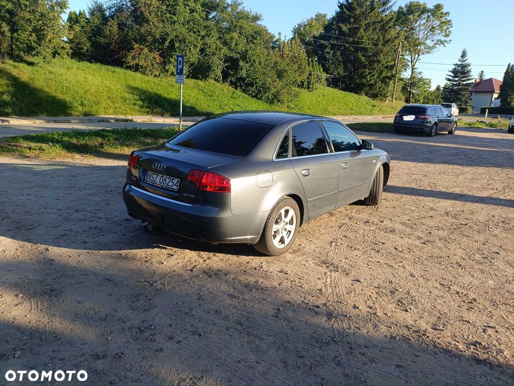 Audi A4 Limousine - 4