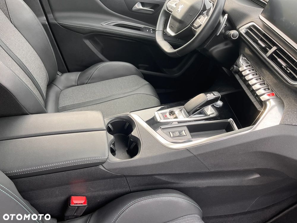 Peugeot 3008 225 e-EAT8 Allure - 21