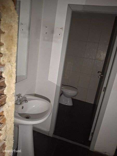 LOJA COMERCIAL CENTRO DE SANTO TIRSO ALUGA-SE OU VENDE-SE - Grande imagem: 5/5