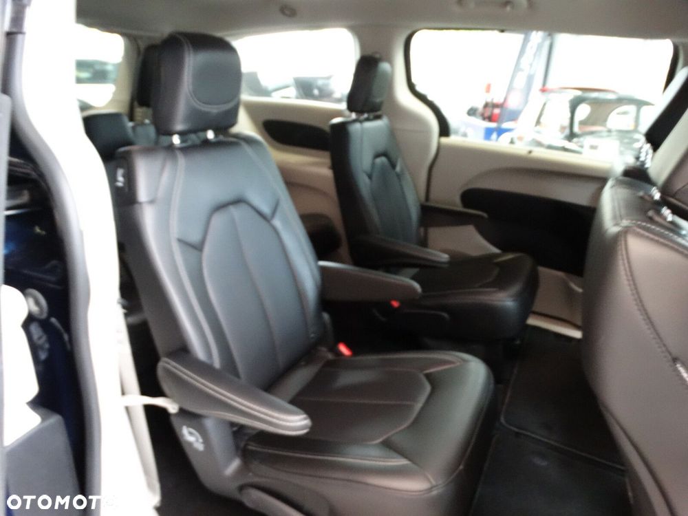 Chrysler Pacifica - 29