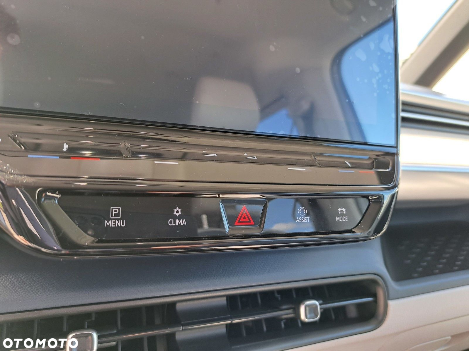 Volkswagen ID. Buzz 150 kW (204 PS) / skrzynia biegów: automatyczna 1 biegowa rozstaw osi: 2988 mm - 23