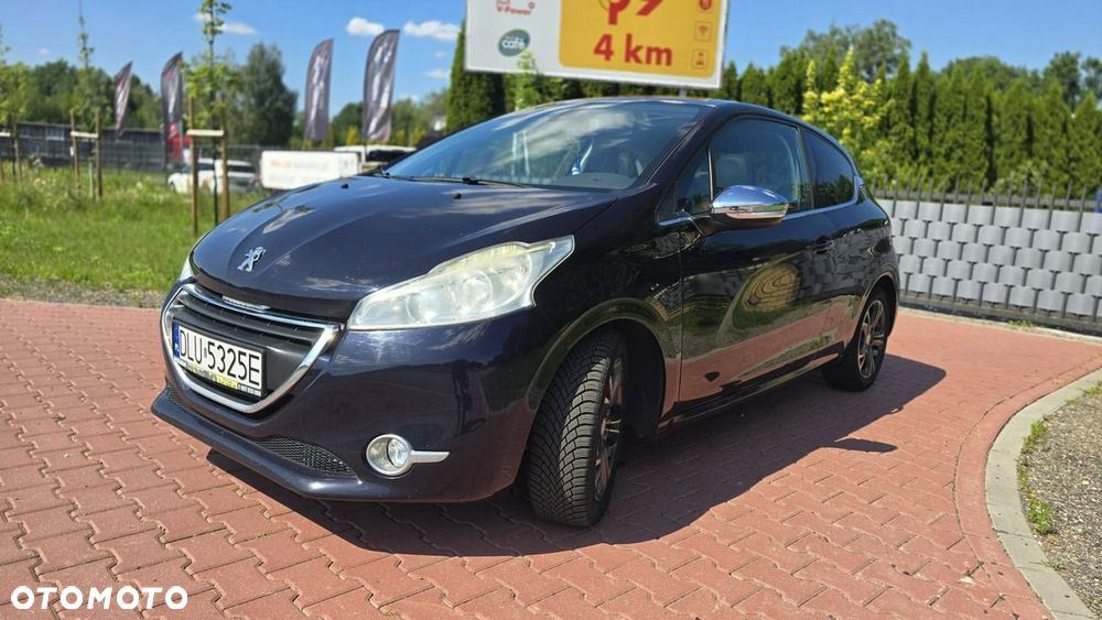 Peugeot 208 - 1