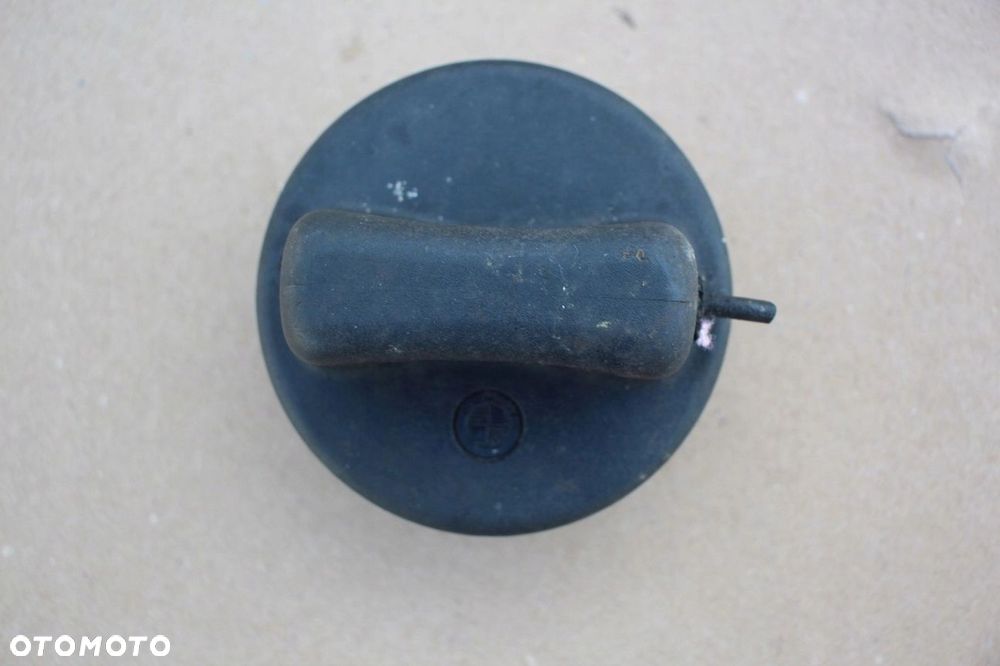 Korek wlewu paliwa BMW e30 e32 e34 e36 z3 BENZYNA oryginalny - 2