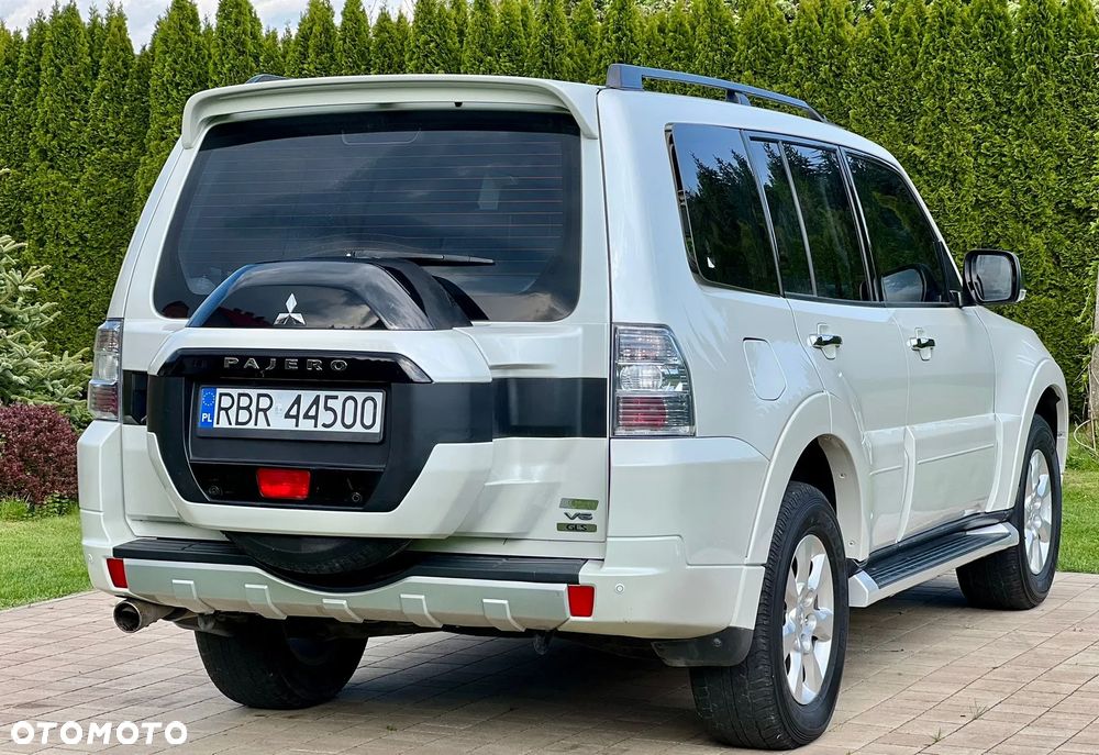 Mitsubishi Pajero - 18