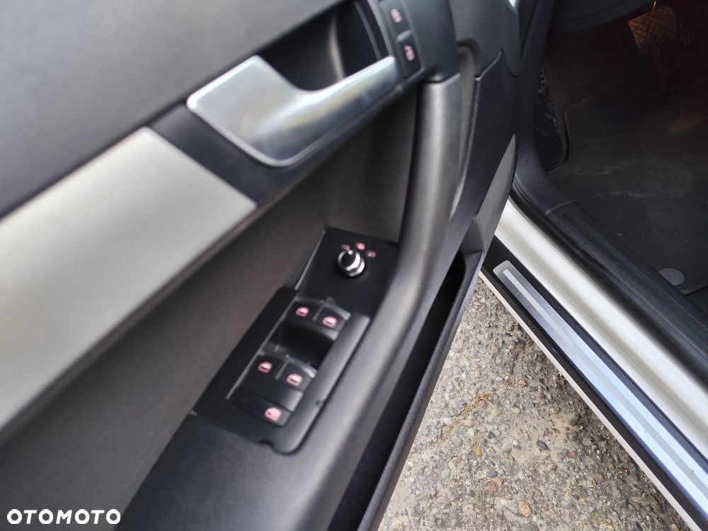 Audi A3 Sportback 2.0 TDI DPF S tronic Ambiente - 25