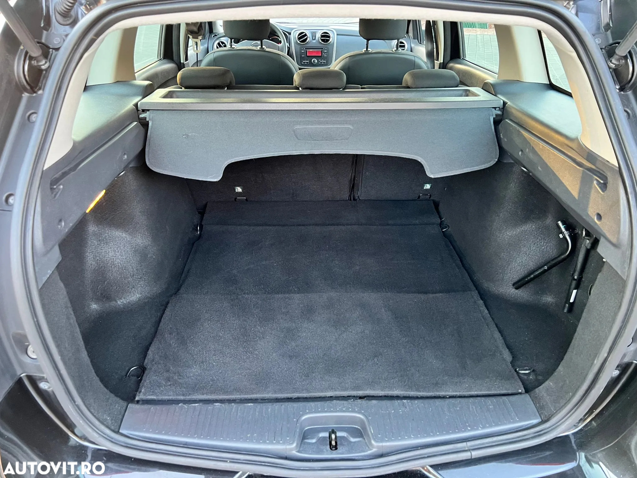 Dacia Logan 0.9 90CP Laureate - 17