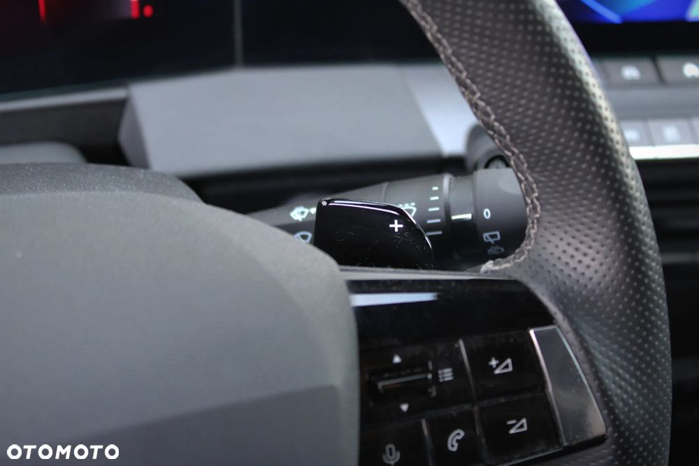 Opel Astra 1.2 T GS S&S - 33