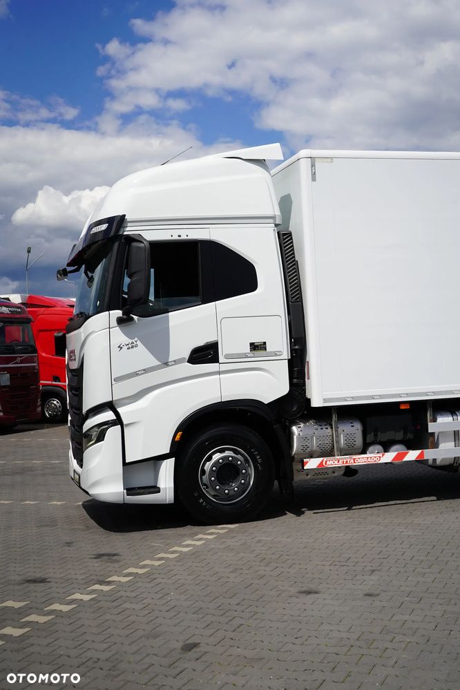 Iveco / S-WAY / 420 / E 6 / KONTENER + WINDA / 20 PALET / RETARDER / OŚ SKRĘTNA / ROLETA - 38