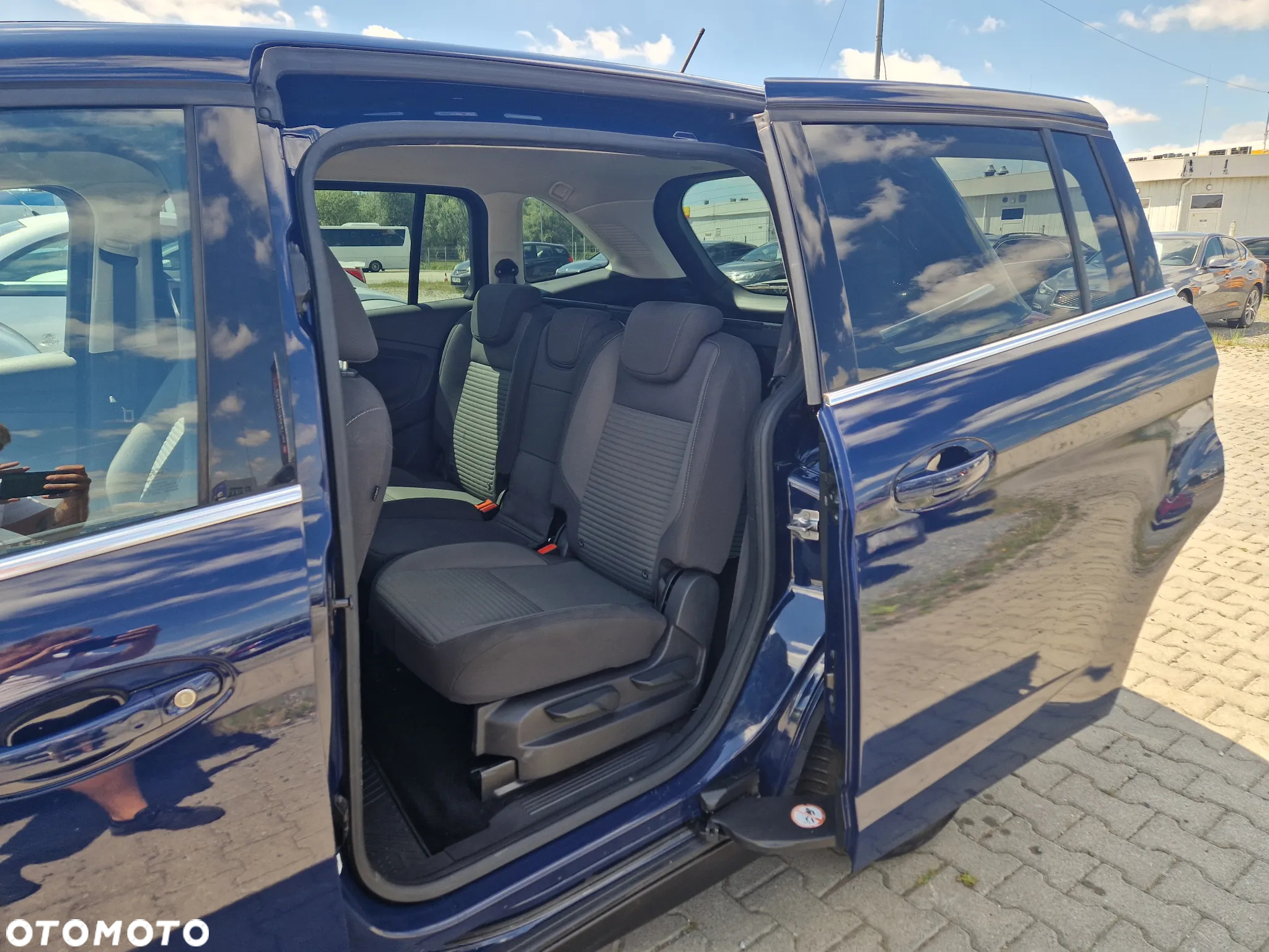 Ford Grand C-MAX - 22