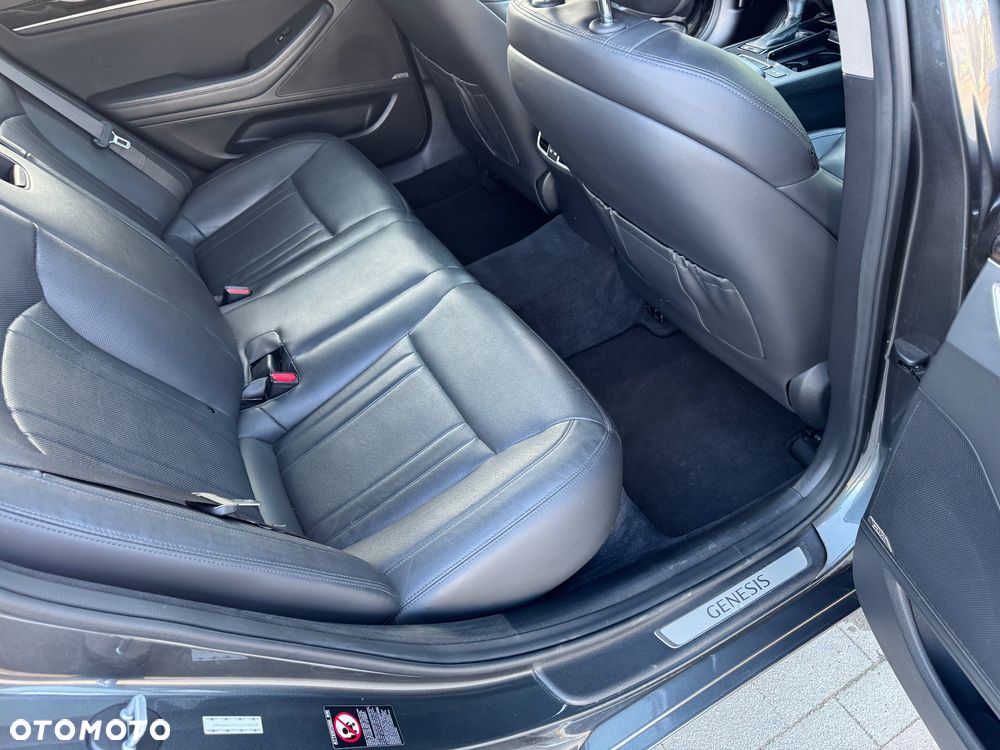 Hyundai Genesis - 24