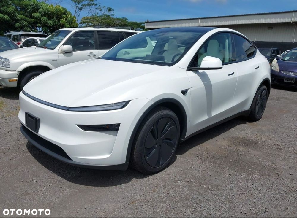 Tesla Model Y - 4