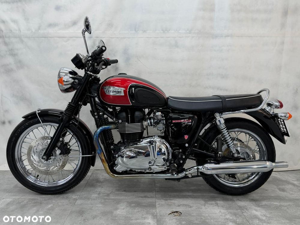 Triumph Bonneville - 2