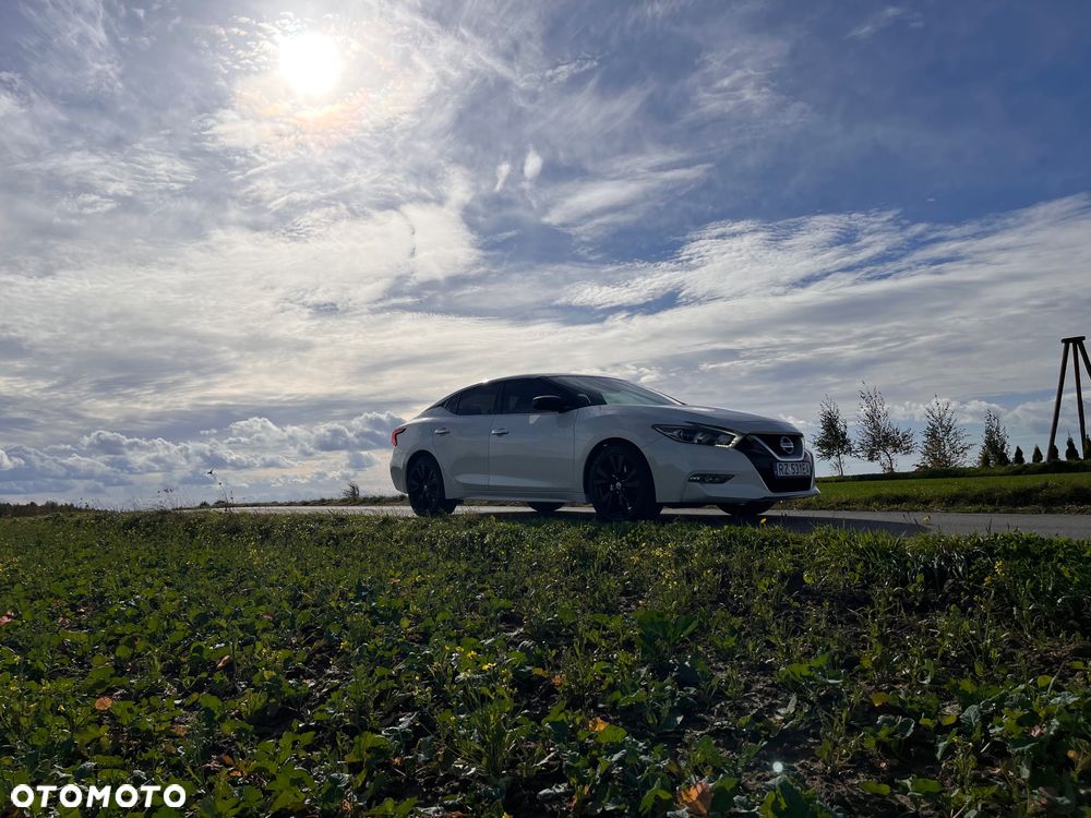 Nissan Maxima - 2