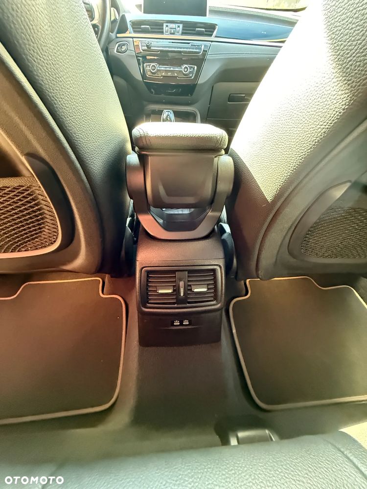 BMW X1 xDrive18d xLine - 17