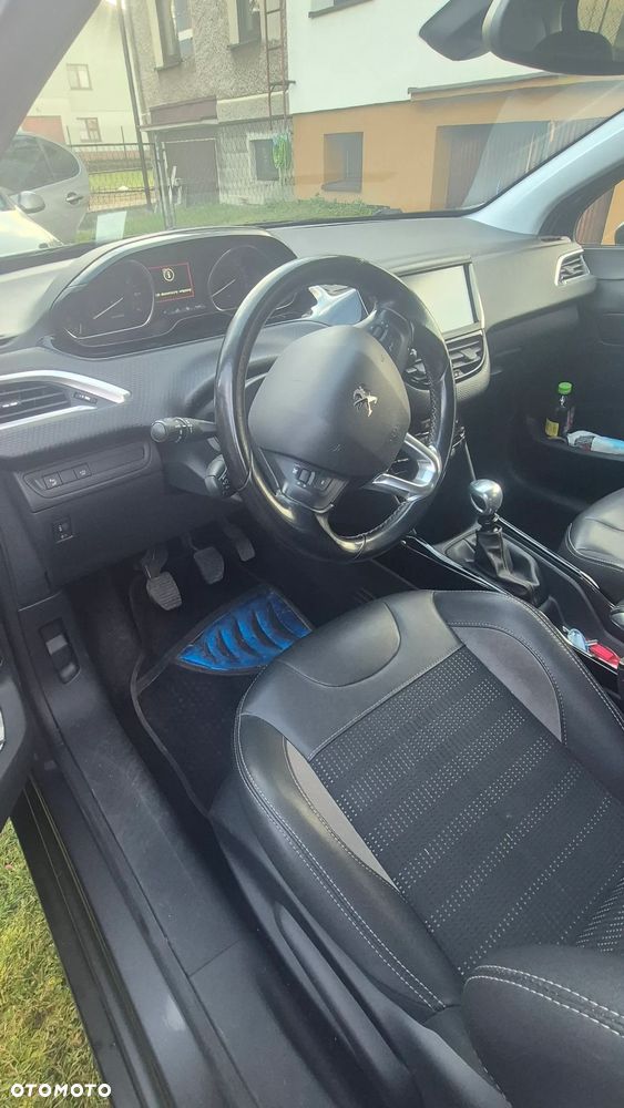 Peugeot 2008 1.2 Pure Tech GPF Signature S&S - 13