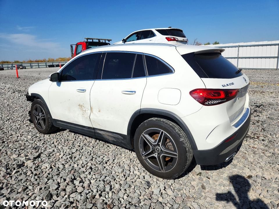 Mercedes-Benz GLA 250 AMG Line - 6