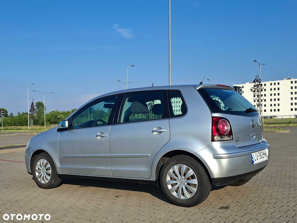 Volkswagen Polo - 2