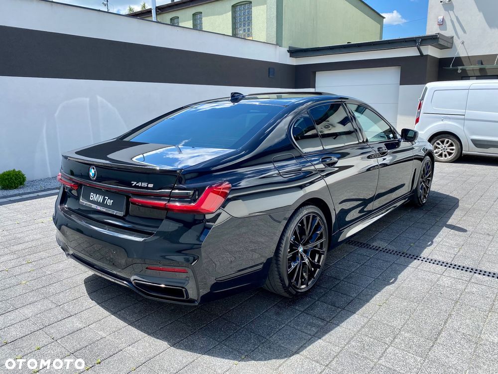 BMW Seria 7 745e sport - 9