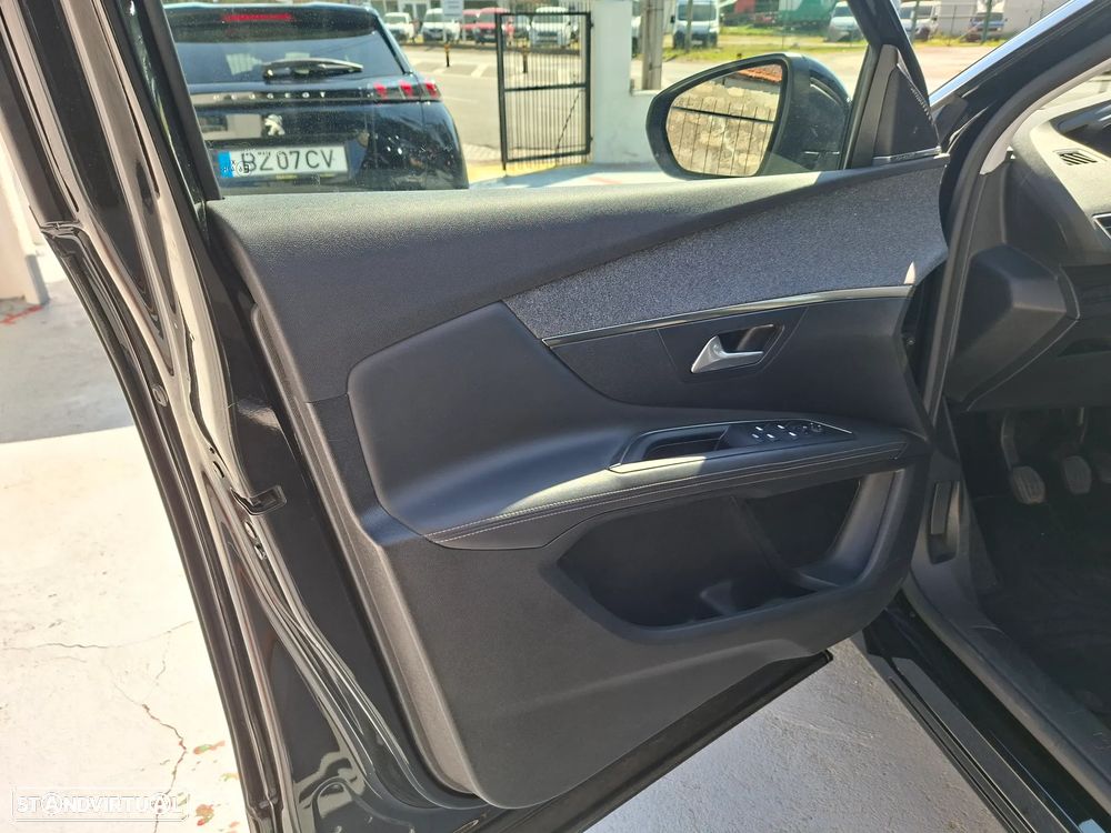 Peugeot 3008 PureTech 130 Stop & Start GPF Allure - 37