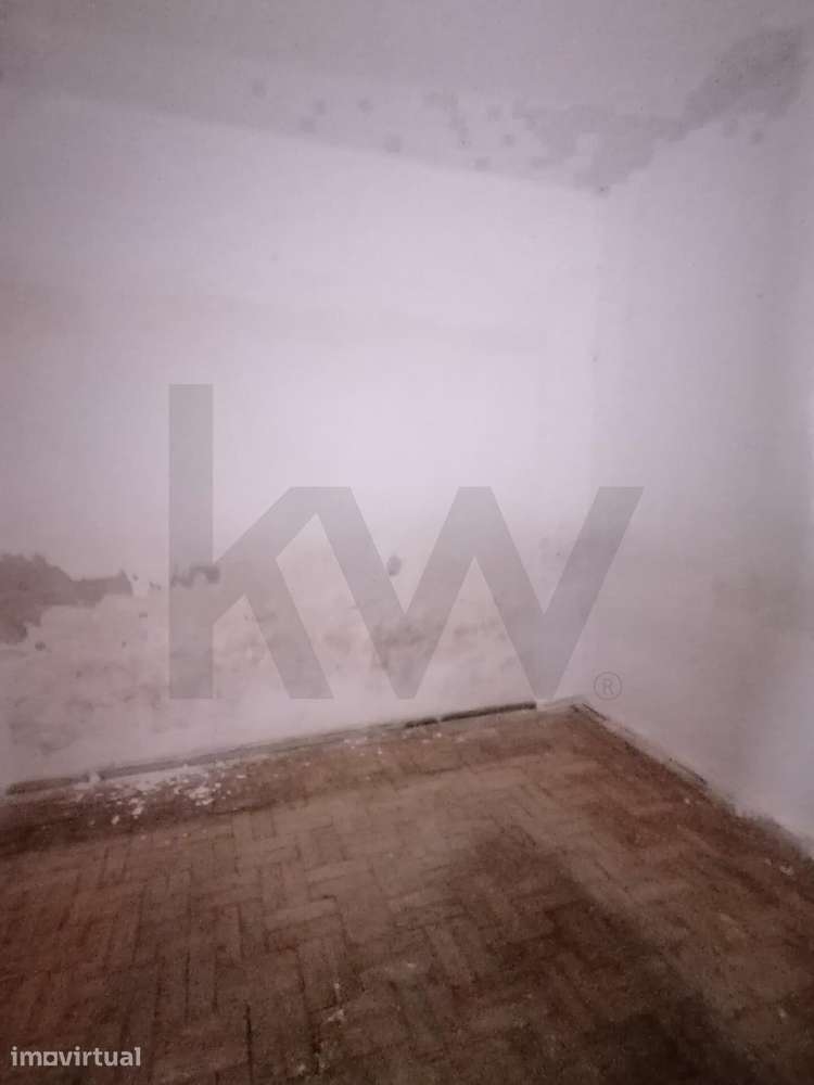 Moradia T2 com Pátio para Recuperar ou Renovar | Rio Torto, Abrantes - Grande imagem: 5/32