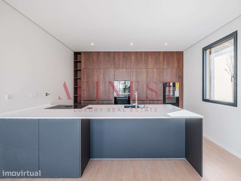 Moradia T4 de Luxo com Rooftop e Vistas Panorâmicas em Cascais - Grande imagem: 5/52