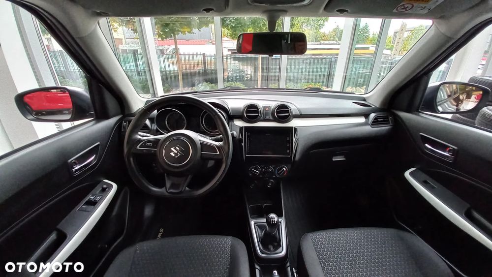 Suzuki Swift 1.2 Premium Plus - 21