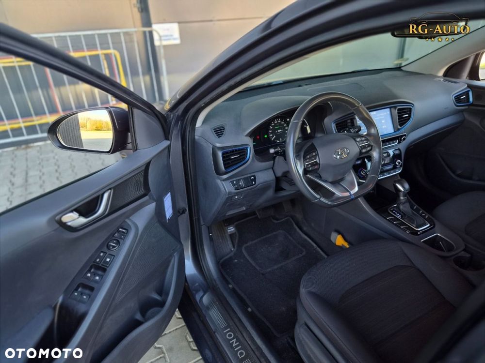 Hyundai IONIQ - 28